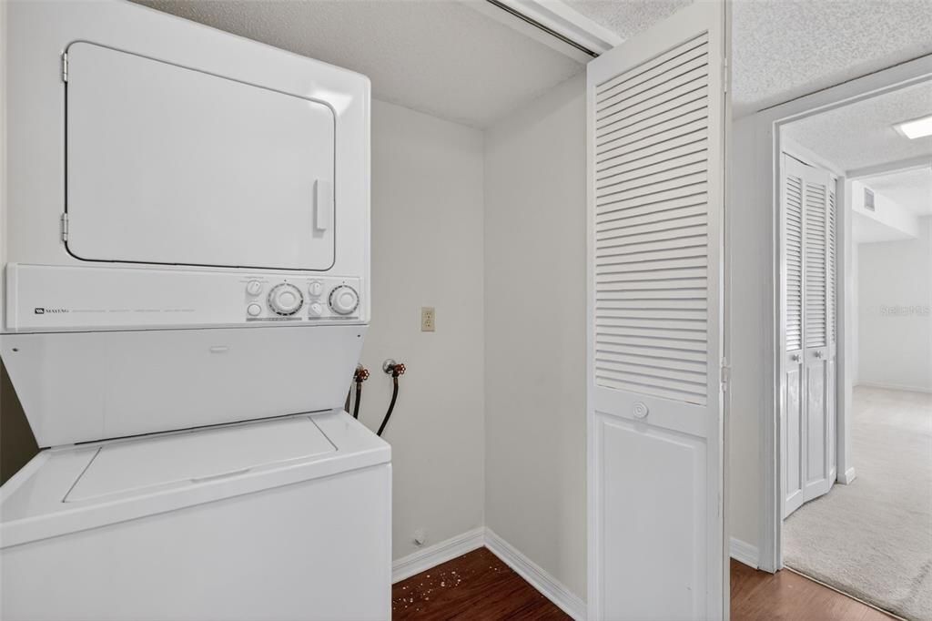 На продажу: $250,000 (2 спален, 2 ванн, 1219 Квадратных фут)