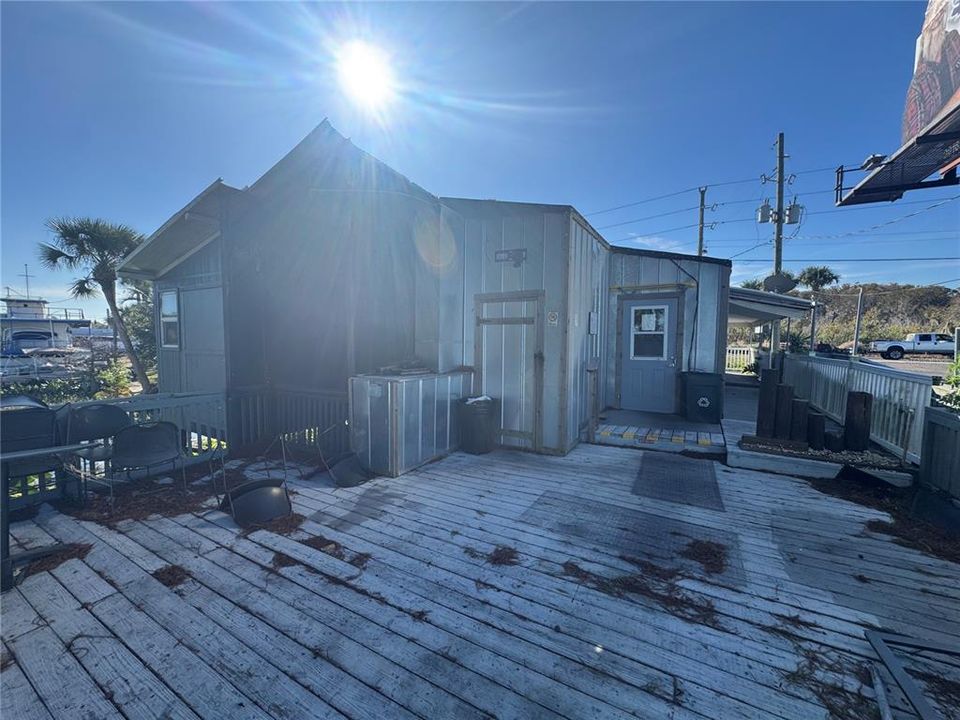 待售: $650,000 (0 贝兹, 0 浴室, 2070 平方英尺)