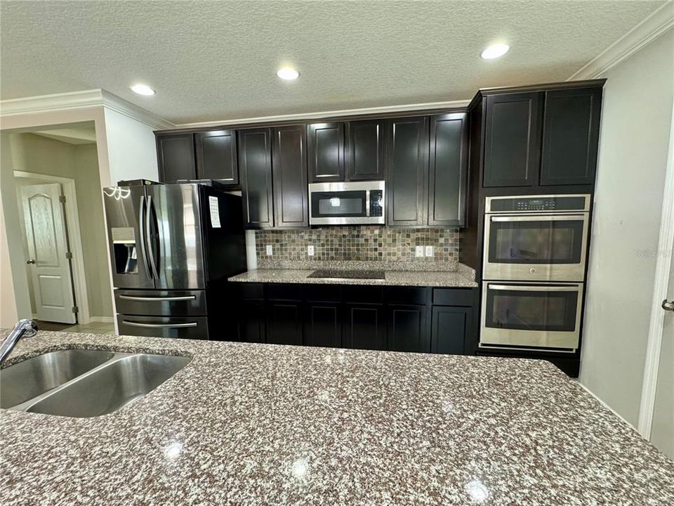 В аренду: $2,300 (3 спален, 2 ванн, 2064 Квадратных фут)