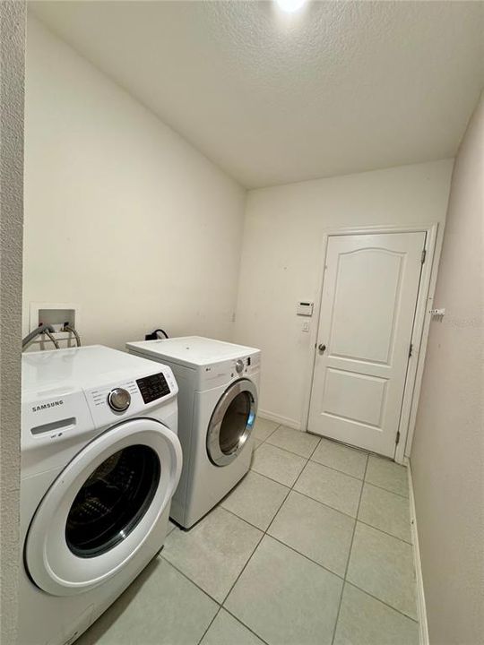 В аренду: $2,300 (3 спален, 2 ванн, 2064 Квадратных фут)