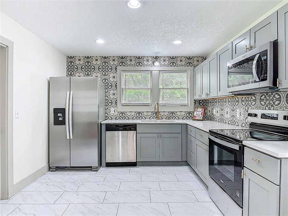 En Venta: $399,000 (5 camas, 3 baños, 2275 Pies cuadrados)