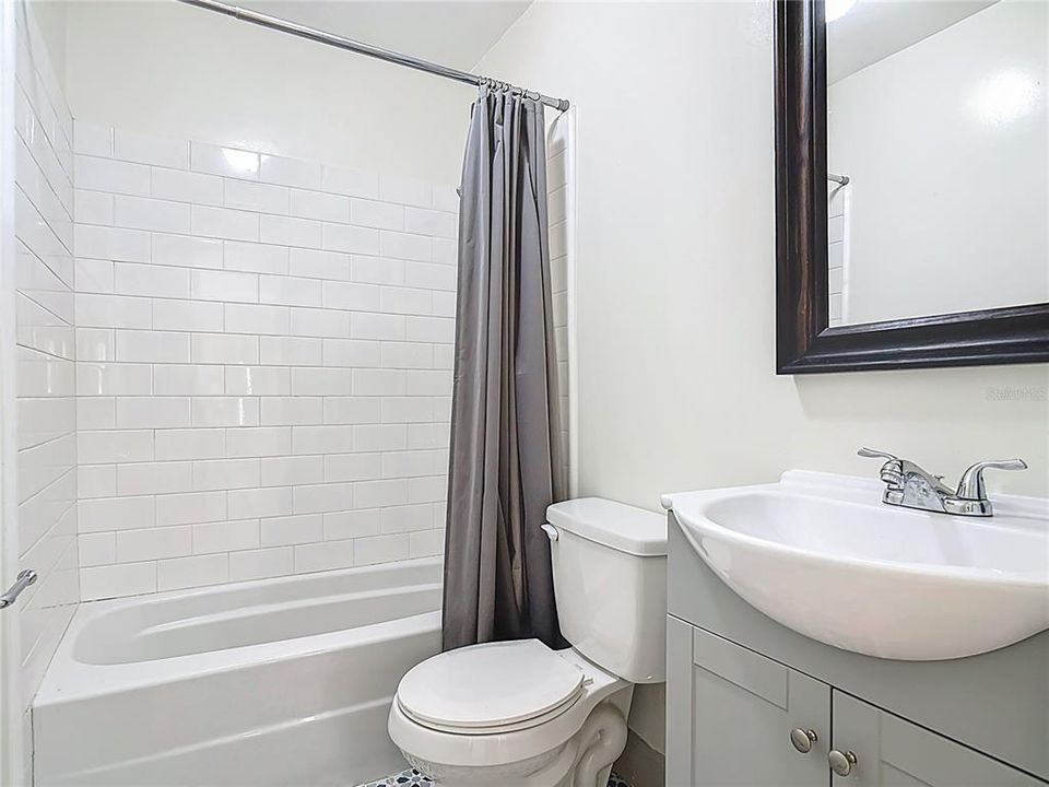 En Venta: $399,000 (5 camas, 3 baños, 2275 Pies cuadrados)