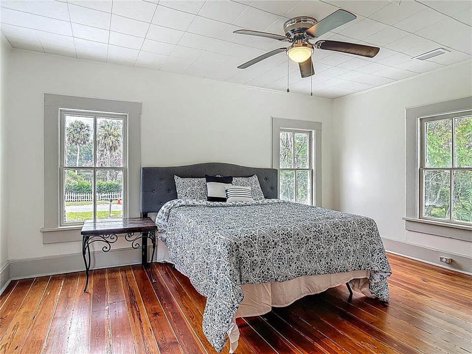 En Venta: $399,000 (5 camas, 3 baños, 2275 Pies cuadrados)