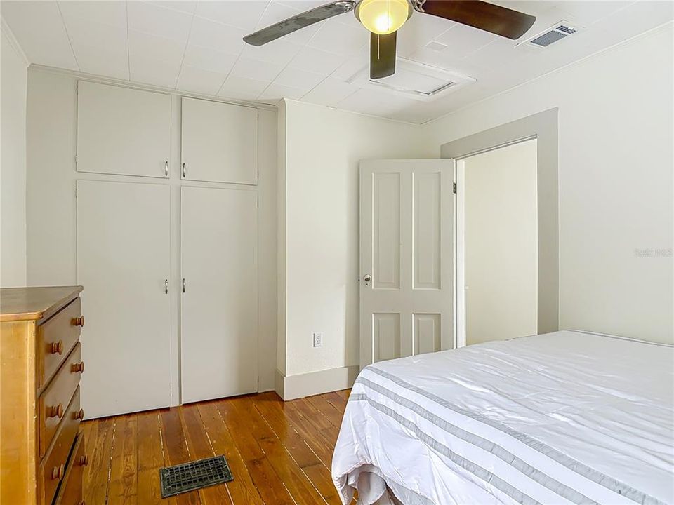 En Venta: $399,000 (5 camas, 3 baños, 2275 Pies cuadrados)