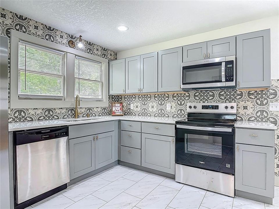 En Venta: $399,000 (5 camas, 3 baños, 2275 Pies cuadrados)