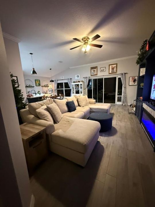 For Sale: $365,000 (3 beds, 2 baths, 1306 Square Feet)