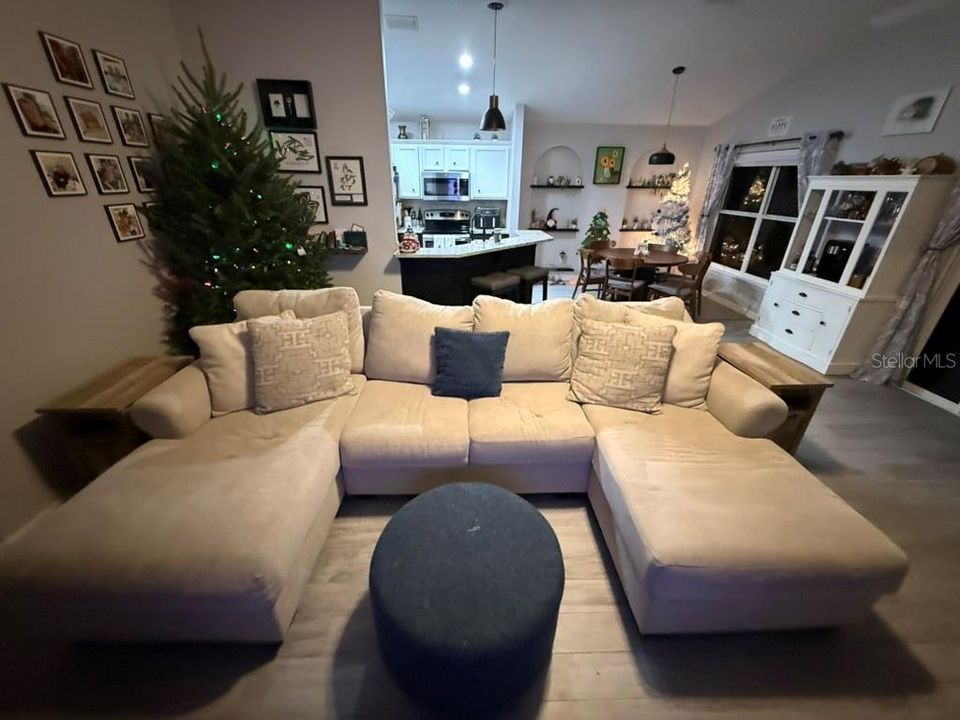 For Sale: $365,000 (3 beds, 2 baths, 1306 Square Feet)