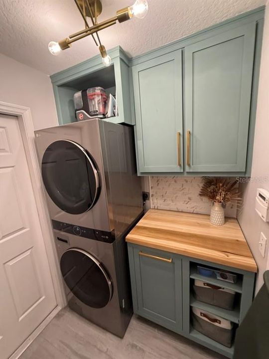 For Sale: $365,000 (3 beds, 2 baths, 1306 Square Feet)