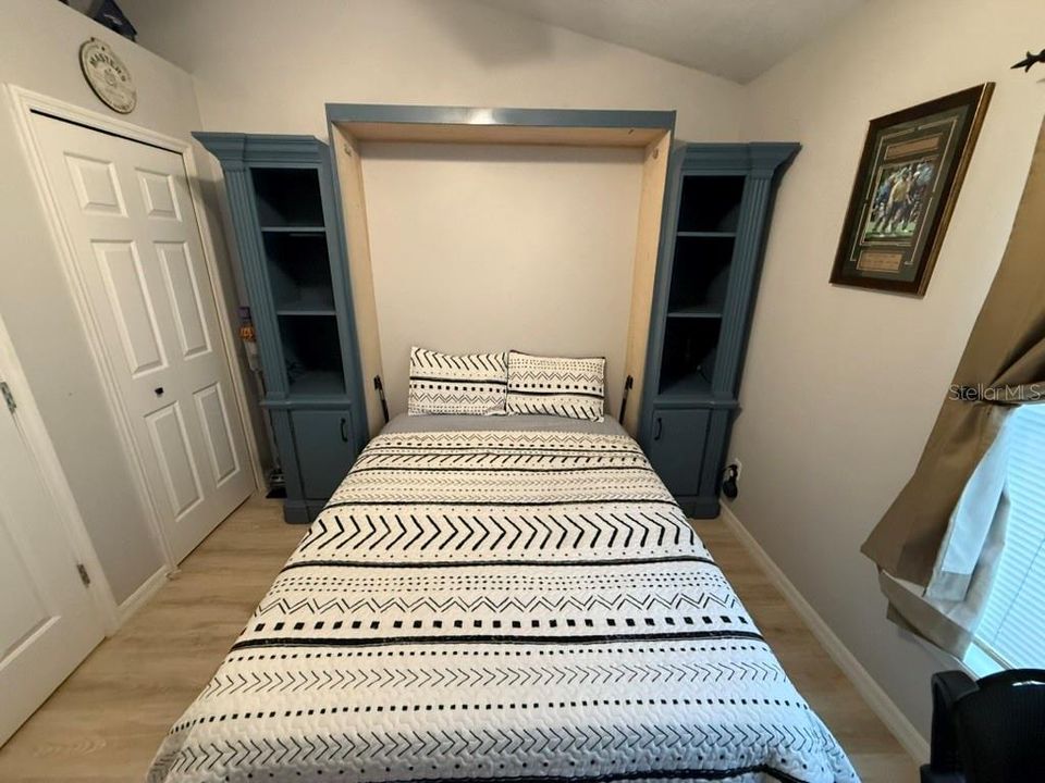 For Sale: $365,000 (3 beds, 2 baths, 1306 Square Feet)