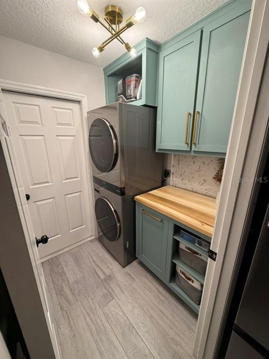 For Sale: $365,000 (3 beds, 2 baths, 1306 Square Feet)