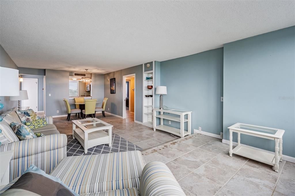 待售: $229,900 (2 贝兹, 2 浴室, 1050 平方英尺)