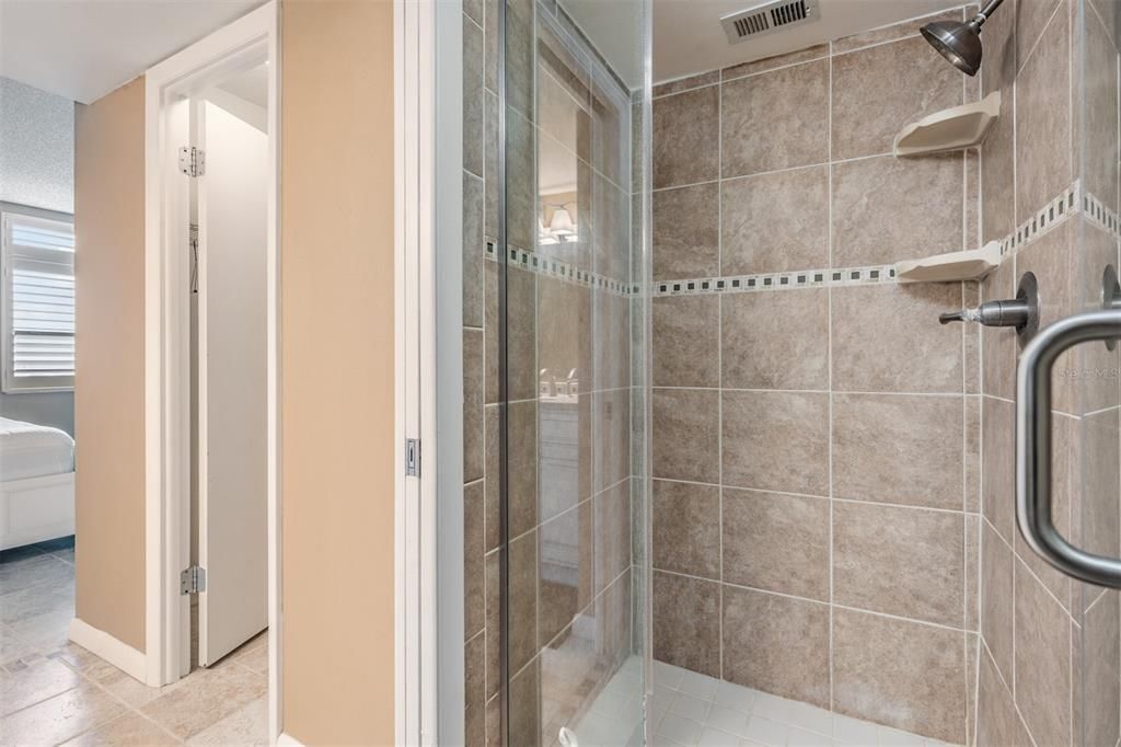 待售: $229,900 (2 贝兹, 2 浴室, 1050 平方英尺)