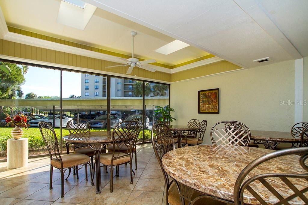 待售: $229,900 (2 贝兹, 2 浴室, 1050 平方英尺)