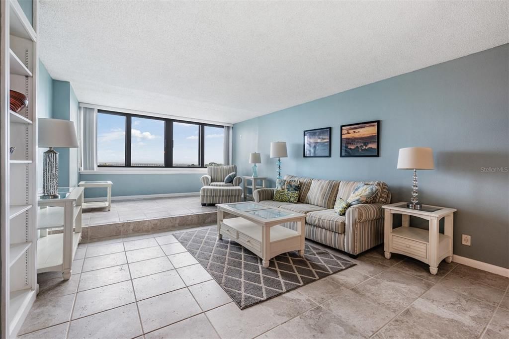 待售: $229,900 (2 贝兹, 2 浴室, 1050 平方英尺)