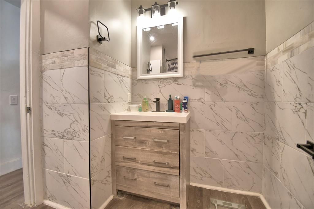 For Sale: $350,000 (5 beds, 2 baths, 2078 Square Feet)