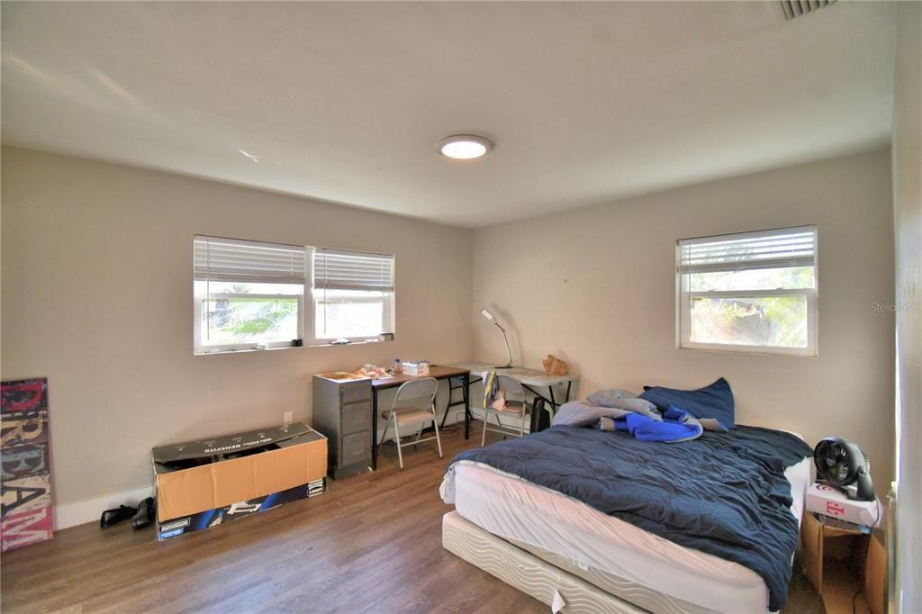 For Sale: $350,000 (5 beds, 2 baths, 2078 Square Feet)