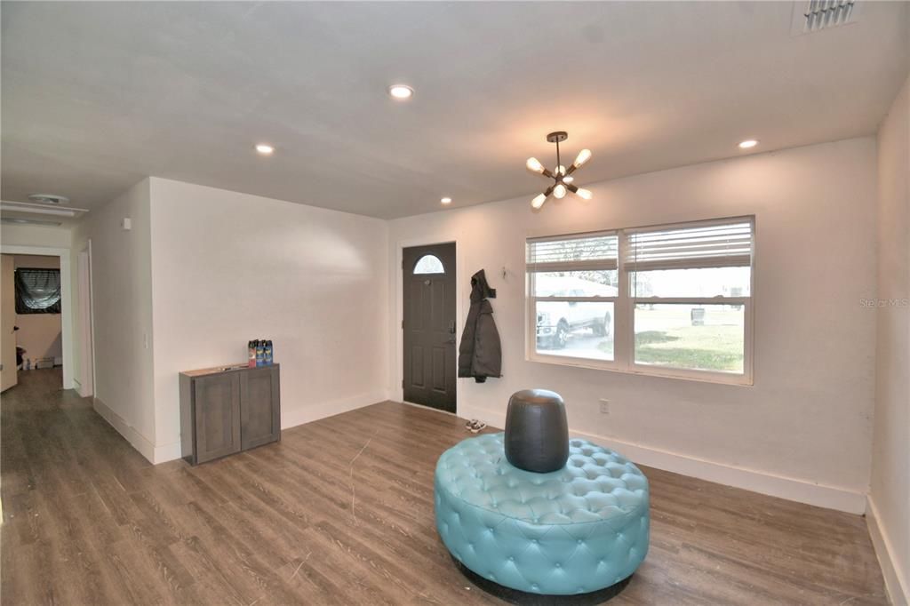 For Sale: $350,000 (5 beds, 2 baths, 2078 Square Feet)