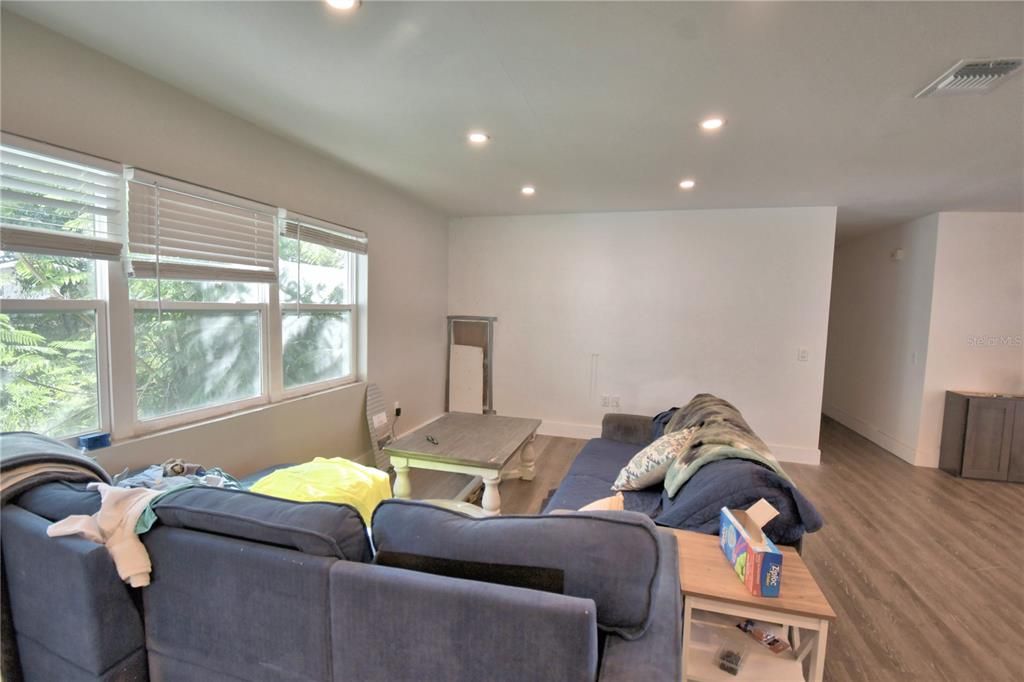 For Sale: $350,000 (5 beds, 2 baths, 2078 Square Feet)