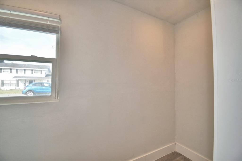 For Sale: $350,000 (5 beds, 2 baths, 2078 Square Feet)