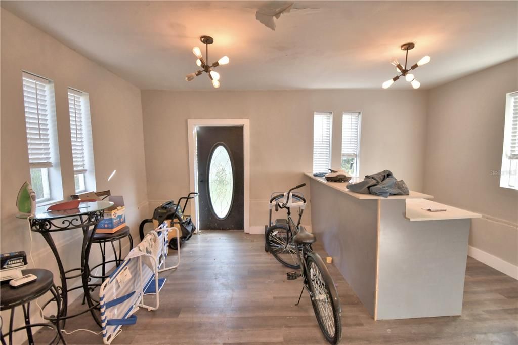 For Sale: $350,000 (5 beds, 2 baths, 2078 Square Feet)