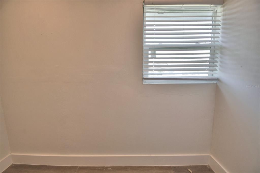 For Sale: $350,000 (5 beds, 2 baths, 2078 Square Feet)