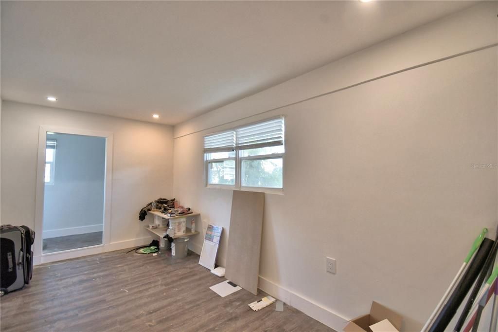 For Sale: $350,000 (5 beds, 2 baths, 2078 Square Feet)