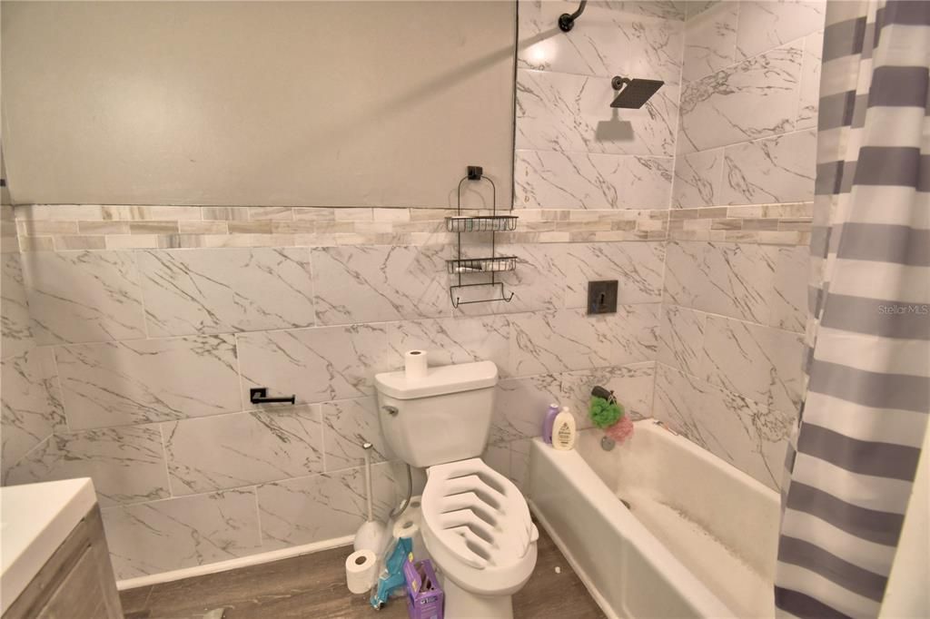 For Sale: $350,000 (5 beds, 2 baths, 2078 Square Feet)