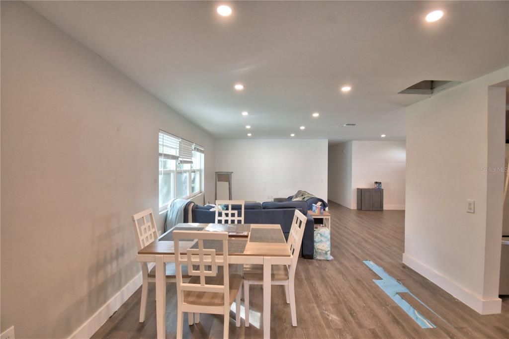 For Sale: $350,000 (5 beds, 2 baths, 2078 Square Feet)