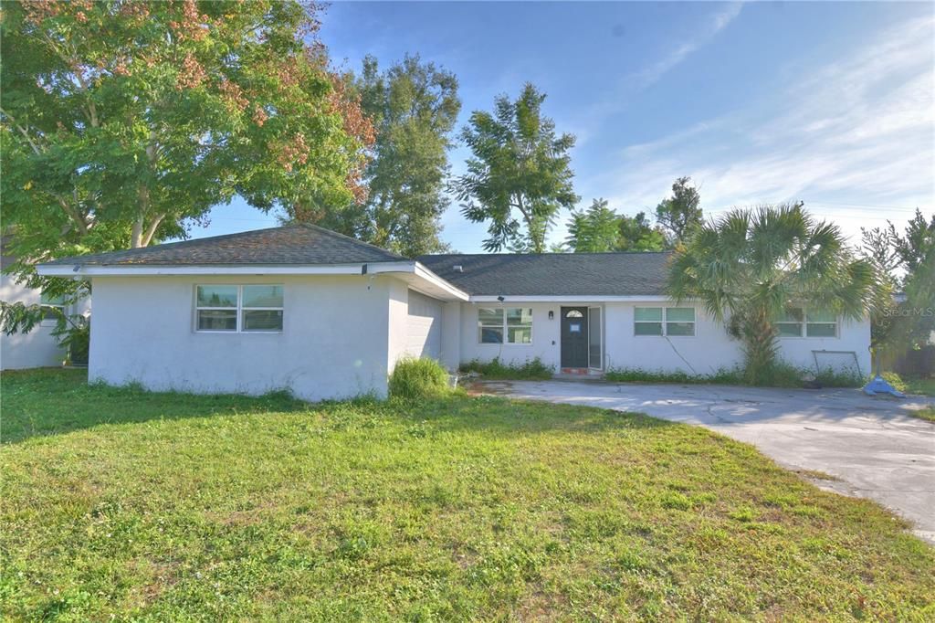 For Sale: $350,000 (5 beds, 2 baths, 2078 Square Feet)