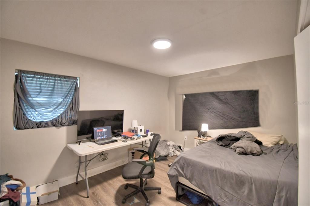 For Sale: $350,000 (5 beds, 2 baths, 2078 Square Feet)