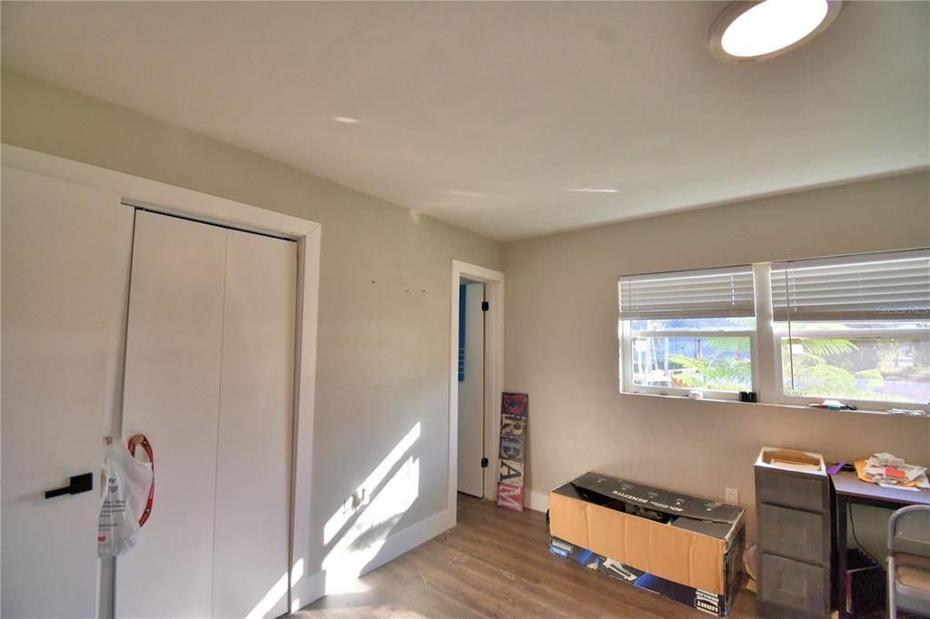 For Sale: $350,000 (5 beds, 2 baths, 2078 Square Feet)