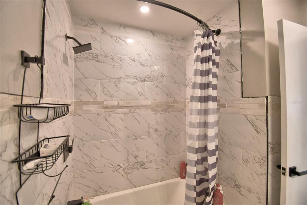 For Sale: $350,000 (5 beds, 2 baths, 2078 Square Feet)