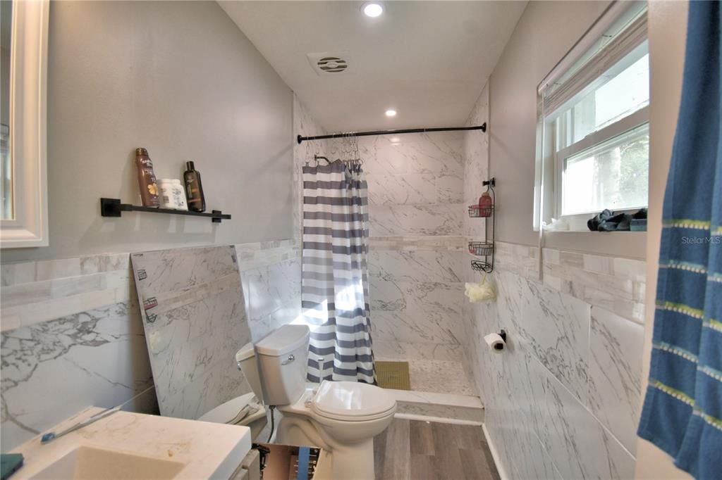 For Sale: $350,000 (5 beds, 2 baths, 2078 Square Feet)