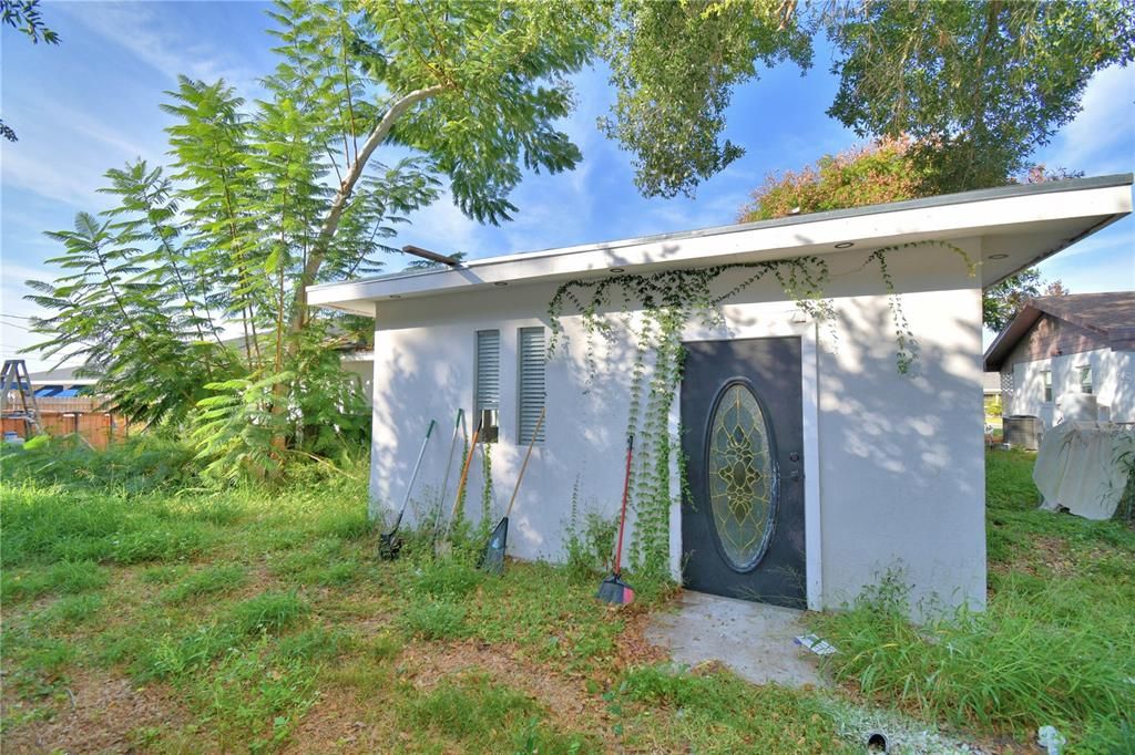 For Sale: $350,000 (5 beds, 2 baths, 2078 Square Feet)