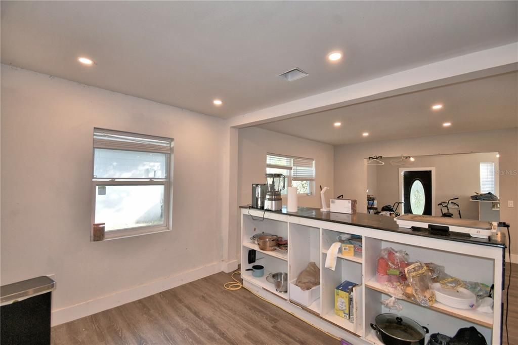 For Sale: $350,000 (5 beds, 2 baths, 2078 Square Feet)