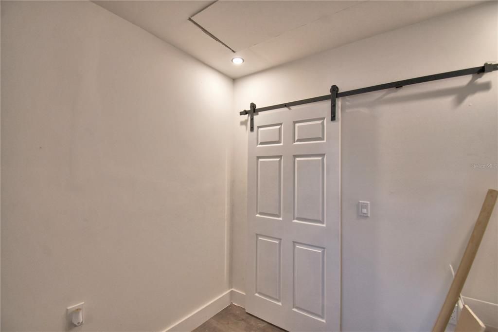 For Sale: $350,000 (5 beds, 2 baths, 2078 Square Feet)