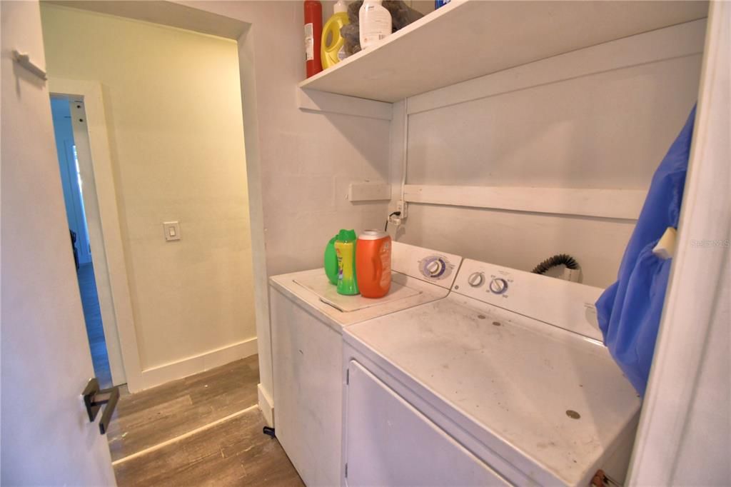 For Sale: $350,000 (5 beds, 2 baths, 2078 Square Feet)