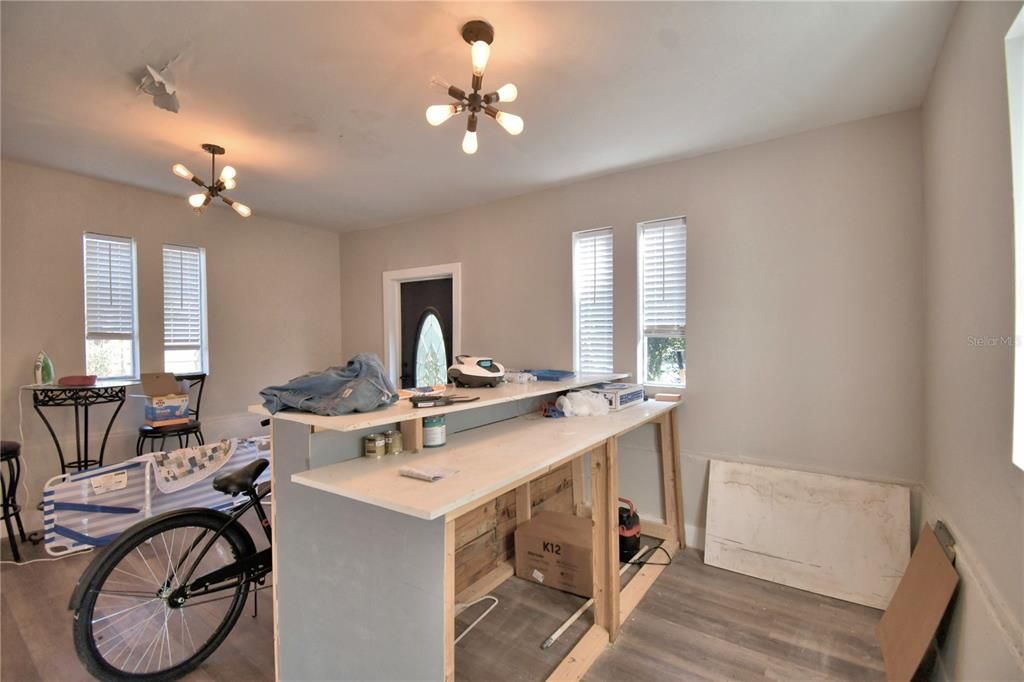 For Sale: $350,000 (5 beds, 2 baths, 2078 Square Feet)