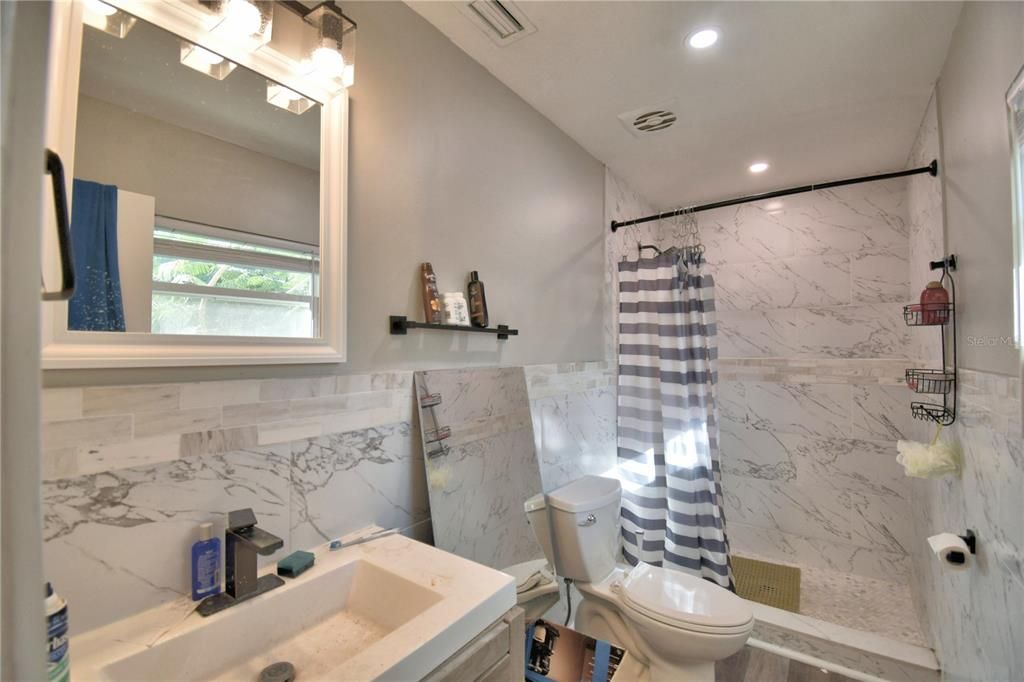 For Sale: $350,000 (5 beds, 2 baths, 2078 Square Feet)