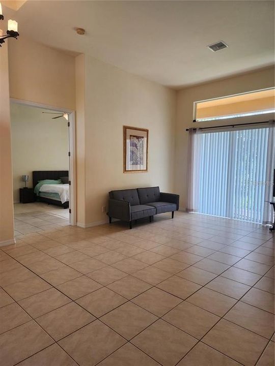 For Rent: $1,600 (1 beds, 1 baths, 920 Square Feet)