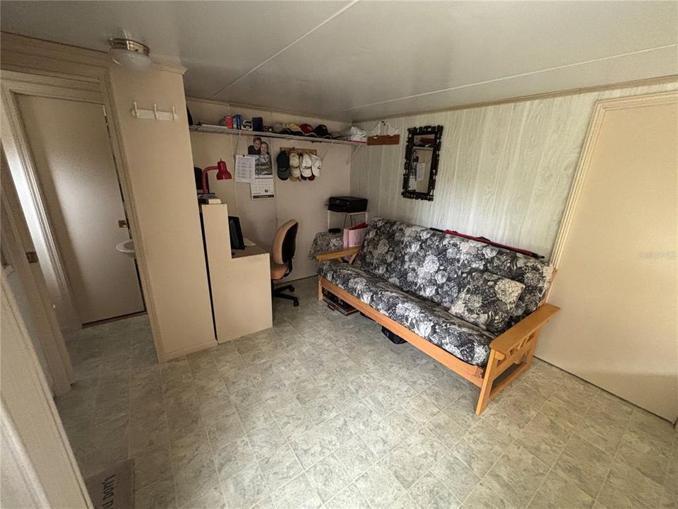For Sale: $116,900 (2 beds, 1 baths, 816 Square Feet)