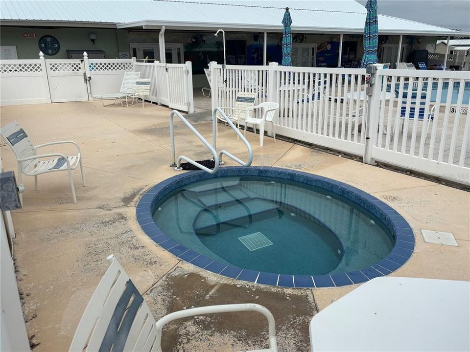 For Sale: $116,900 (2 beds, 1 baths, 816 Square Feet)