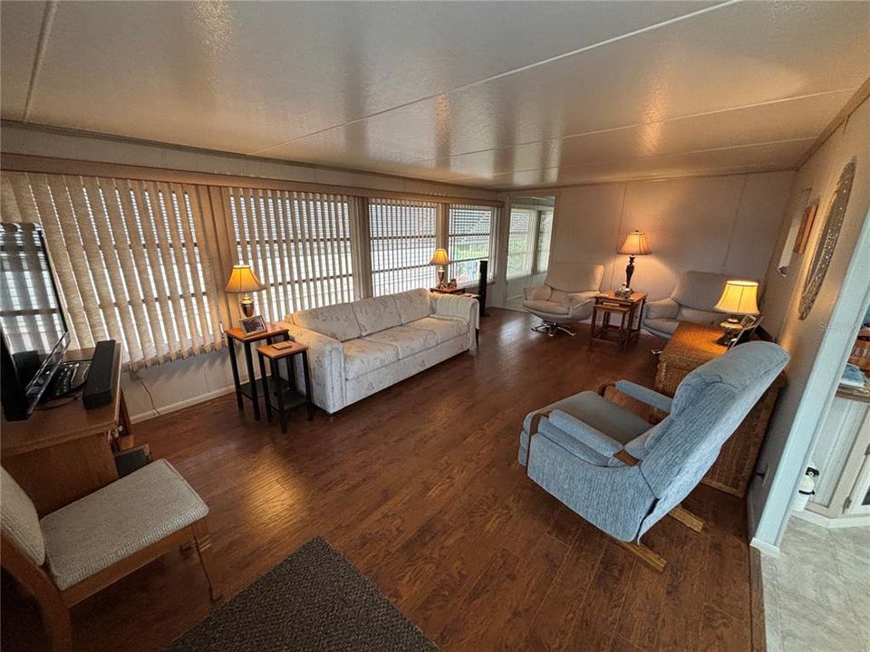 For Sale: $116,900 (2 beds, 1 baths, 816 Square Feet)