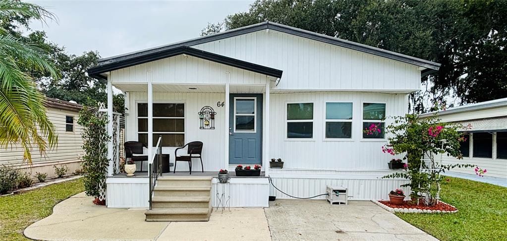 For Sale: $116,900 (2 beds, 1 baths, 816 Square Feet)