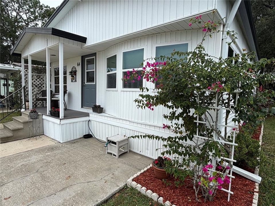 For Sale: $116,900 (2 beds, 1 baths, 816 Square Feet)