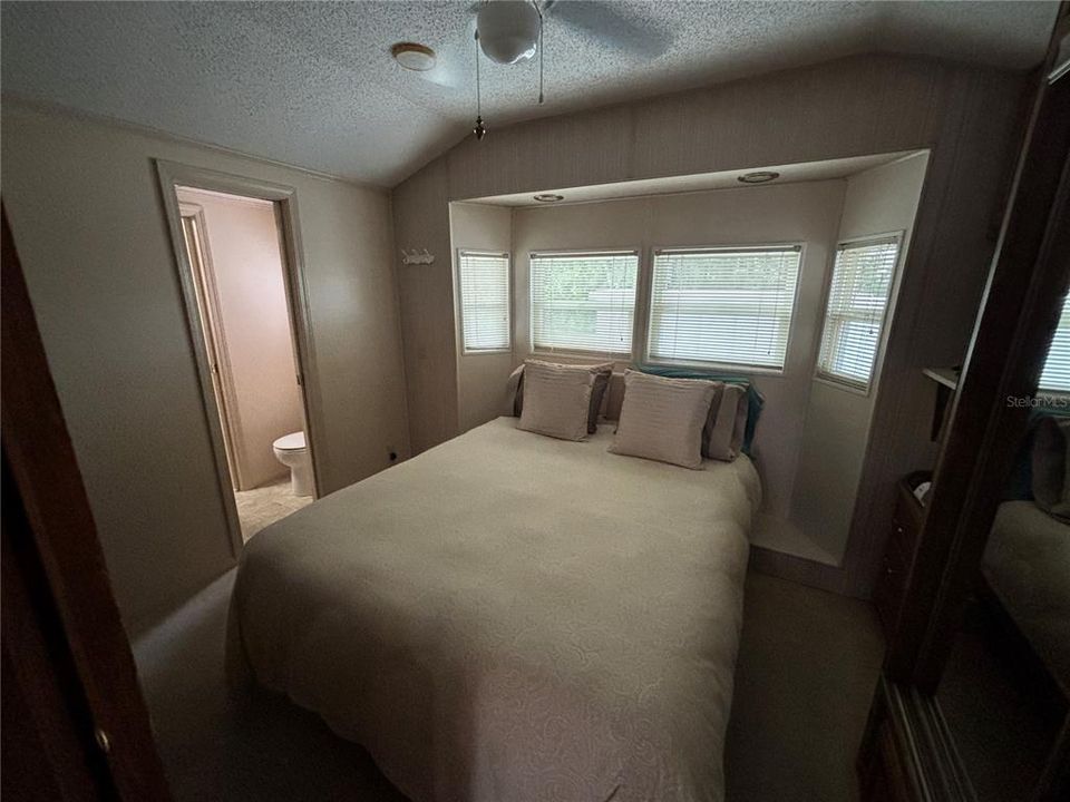 For Sale: $116,900 (2 beds, 1 baths, 816 Square Feet)