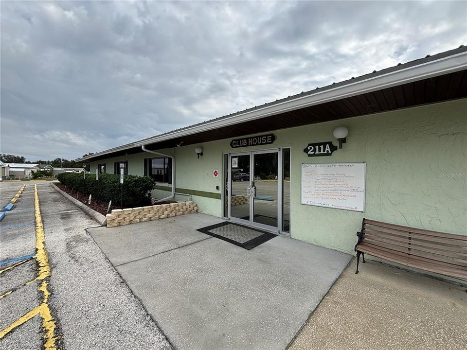 For Sale: $116,900 (2 beds, 1 baths, 816 Square Feet)