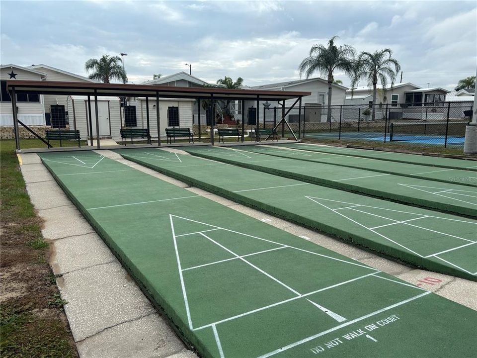 For Sale: $116,900 (2 beds, 1 baths, 816 Square Feet)