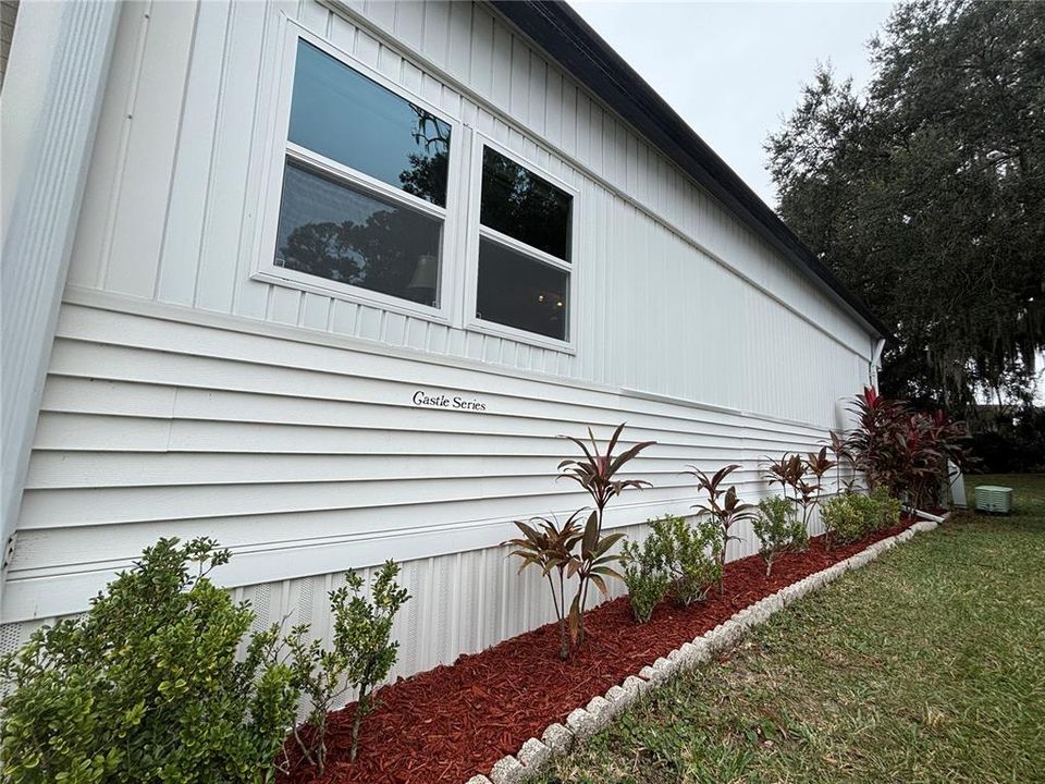 For Sale: $116,900 (2 beds, 1 baths, 816 Square Feet)