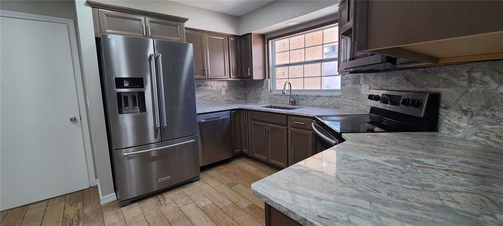 В аренду: $2,300 (3 спален, 2 ванн, 1625 Квадратных фут)